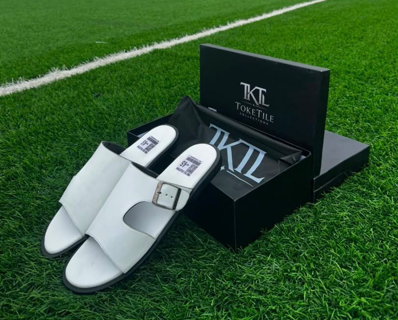 TokeTile SmoothGlide white leather buckle slippers