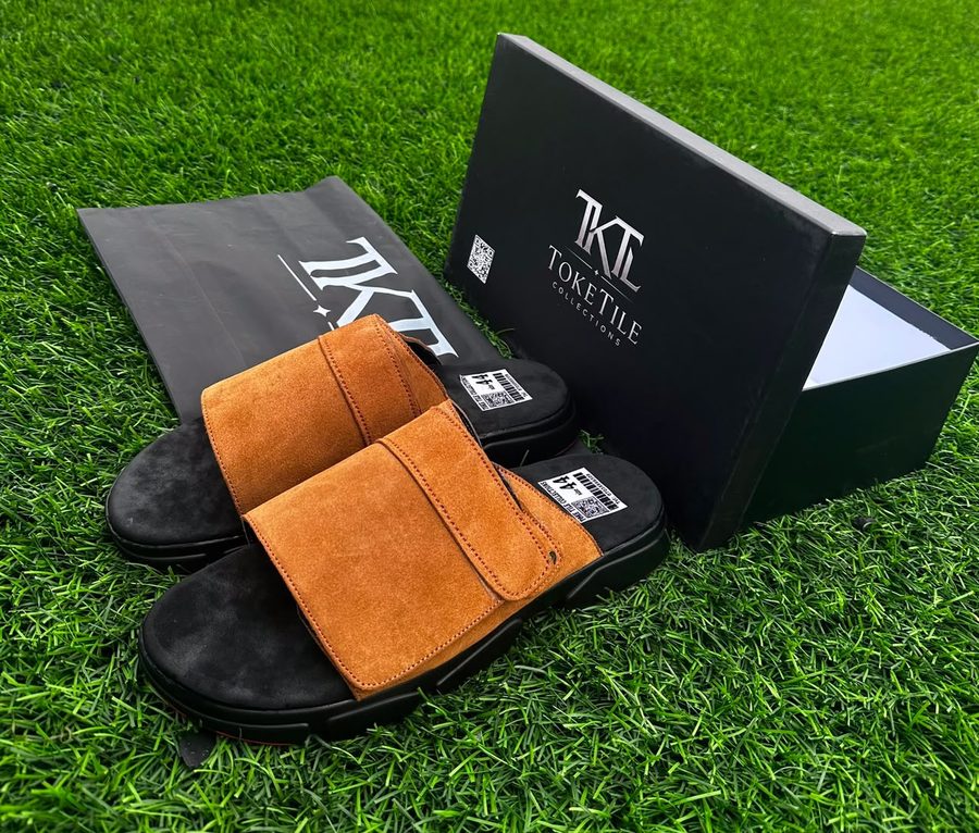 TokeTile Le-Go tan suede slippers with branded box